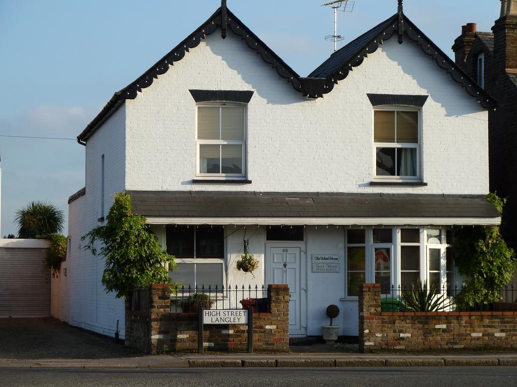 Guest house The White House Slough
